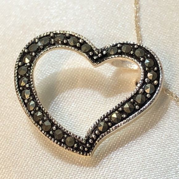 NWT Sterling Silver Floating Heart Pendant Necklace - Picture 6 of 6